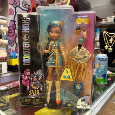Monster High Cleo De Nile Doll with Tut Pet