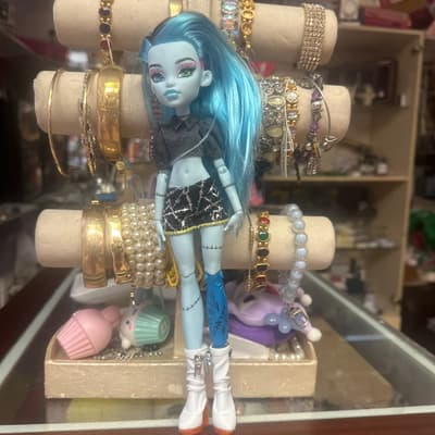 Monster High Frankie Stein Doll Blue Hair Mismatched Legs