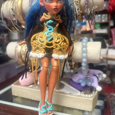 Monster High Nefera de Nile Doll - Blue Hair, Snake Dress